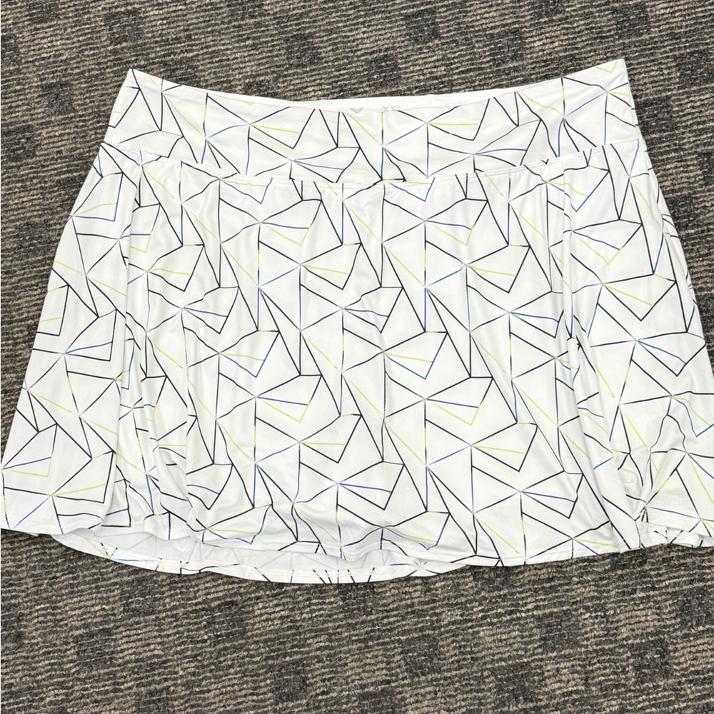 Xersion White Skort white Xersion athletic skort with a geometric pattern. Xxl